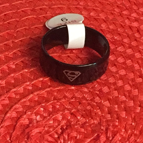 NWT Men’s Stainless Steel Superman Etched Ring. - Picture 2 of 5